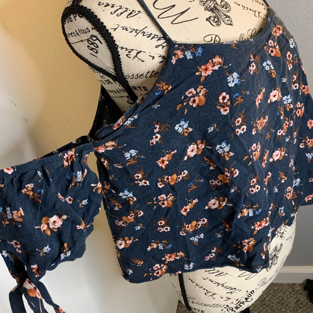 Cute flora tank top!!